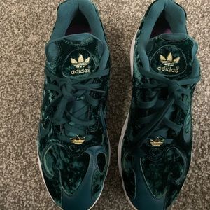Adidas Yung 1 sz 13 Blue/Gold Velvet